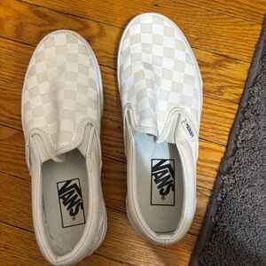 White checkered slip on shoe Runs true